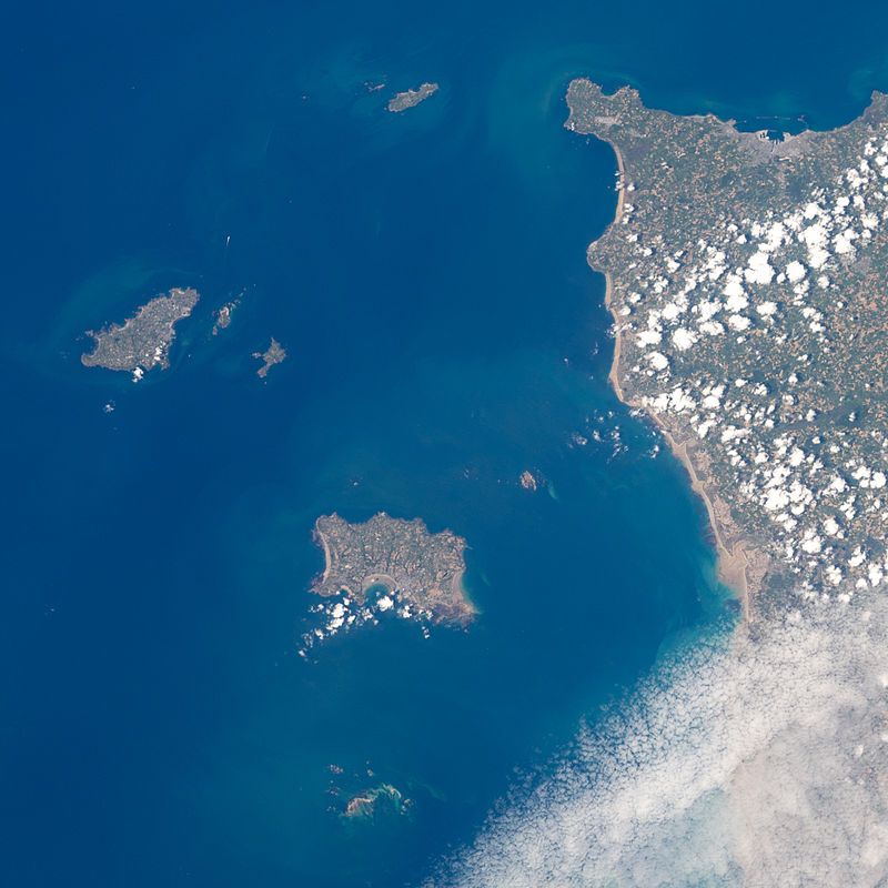Channel_Islands_viewed_from_ISS_in_2012_cropped-2.JPG